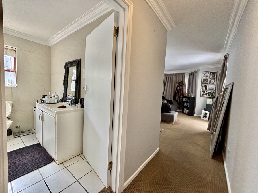 5 Bedroom Property for Sale in Vierlanden Western Cape